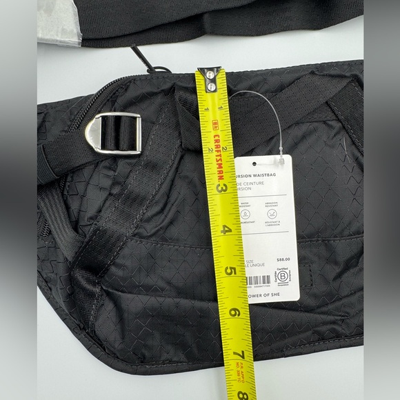 🆕 Athleta Black Excursion Waistbag - Picture 7 of 13